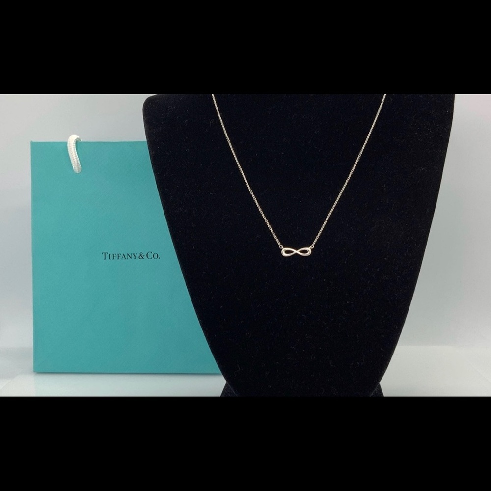 Tiffany and Co Sliver Infinity Necklace